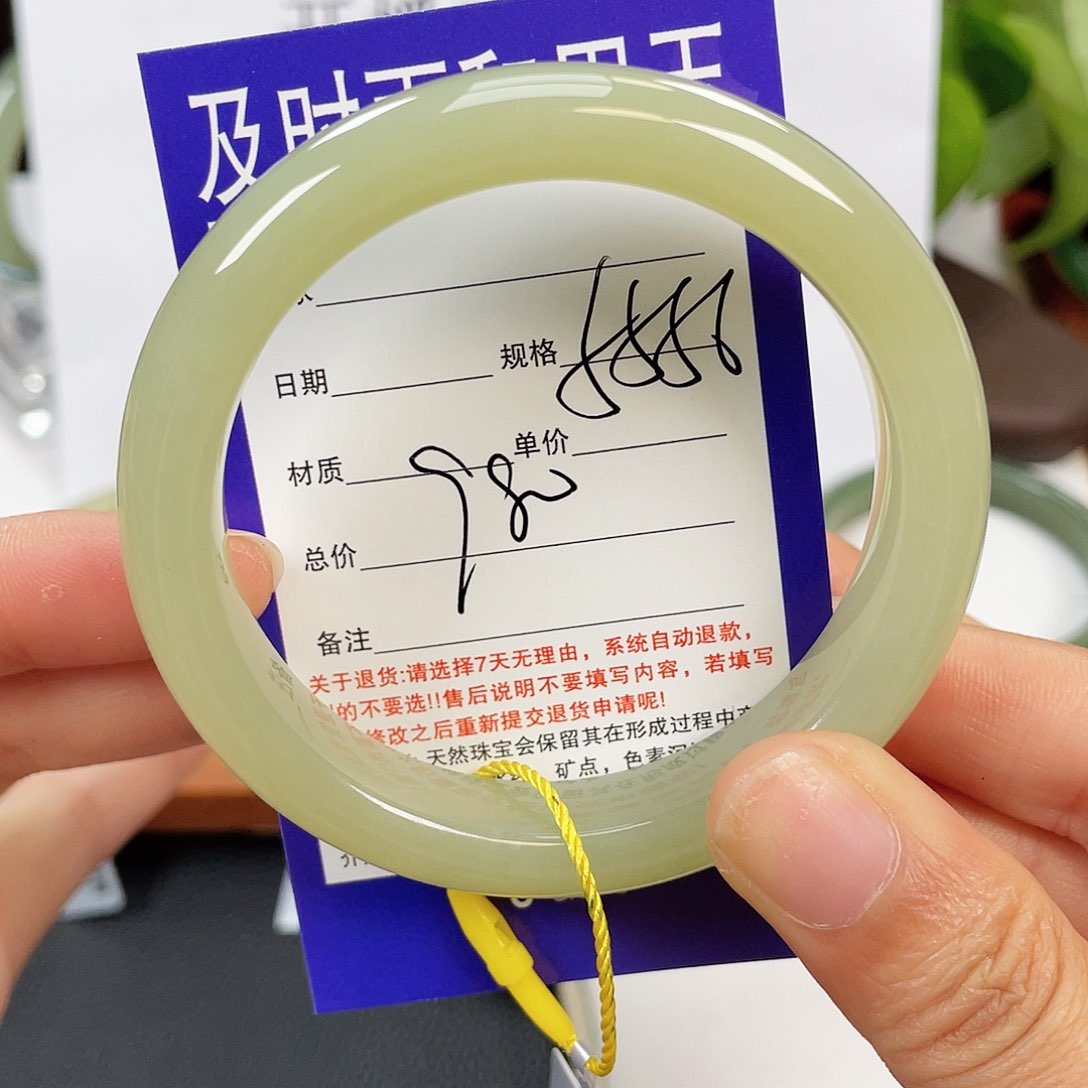 和田玉手镯未镶嵌