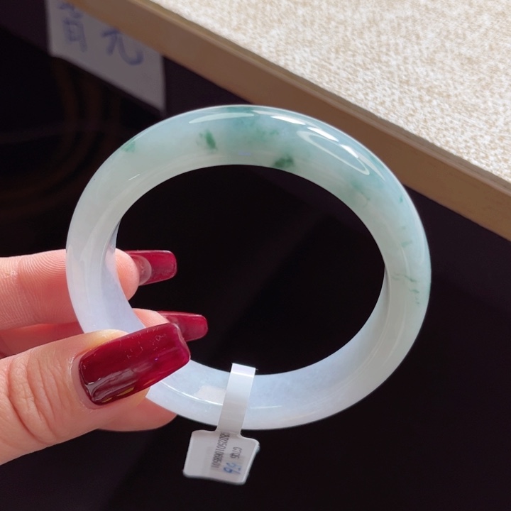 翡翠手镯未镶嵌手镯