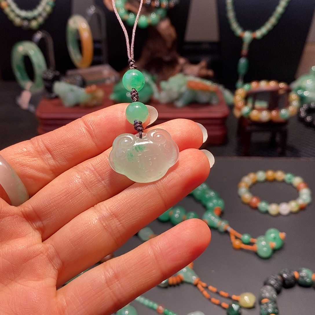 石英质玉（非洲翠）未镶嵌手机挂