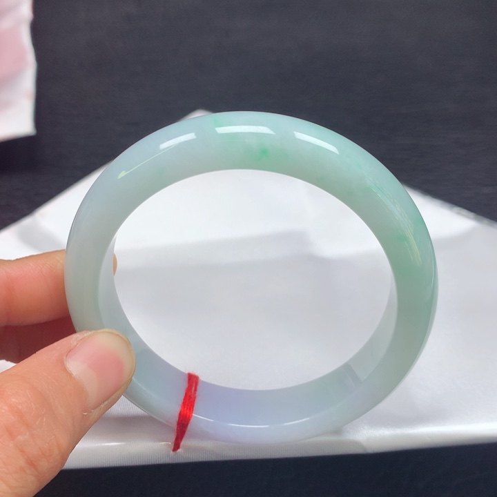 翡翠手镯未镶嵌55圈