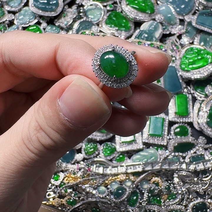 翡翠颈饰未镶嵌天然A货翡翠放漏