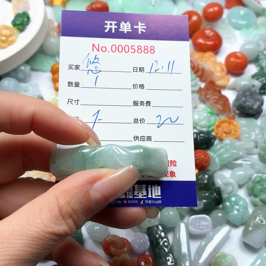 悠***月翡翠未镶嵌颈饰567899