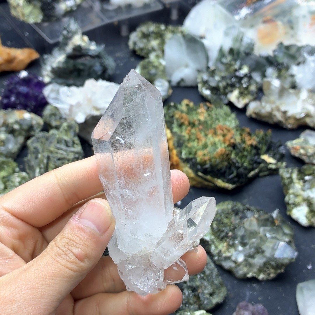 石材超透白水晶簇