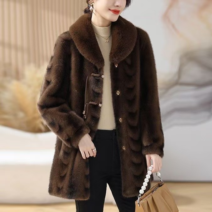 中老年女装秋冬新款大衣中长款妈妈装宽松大码外套