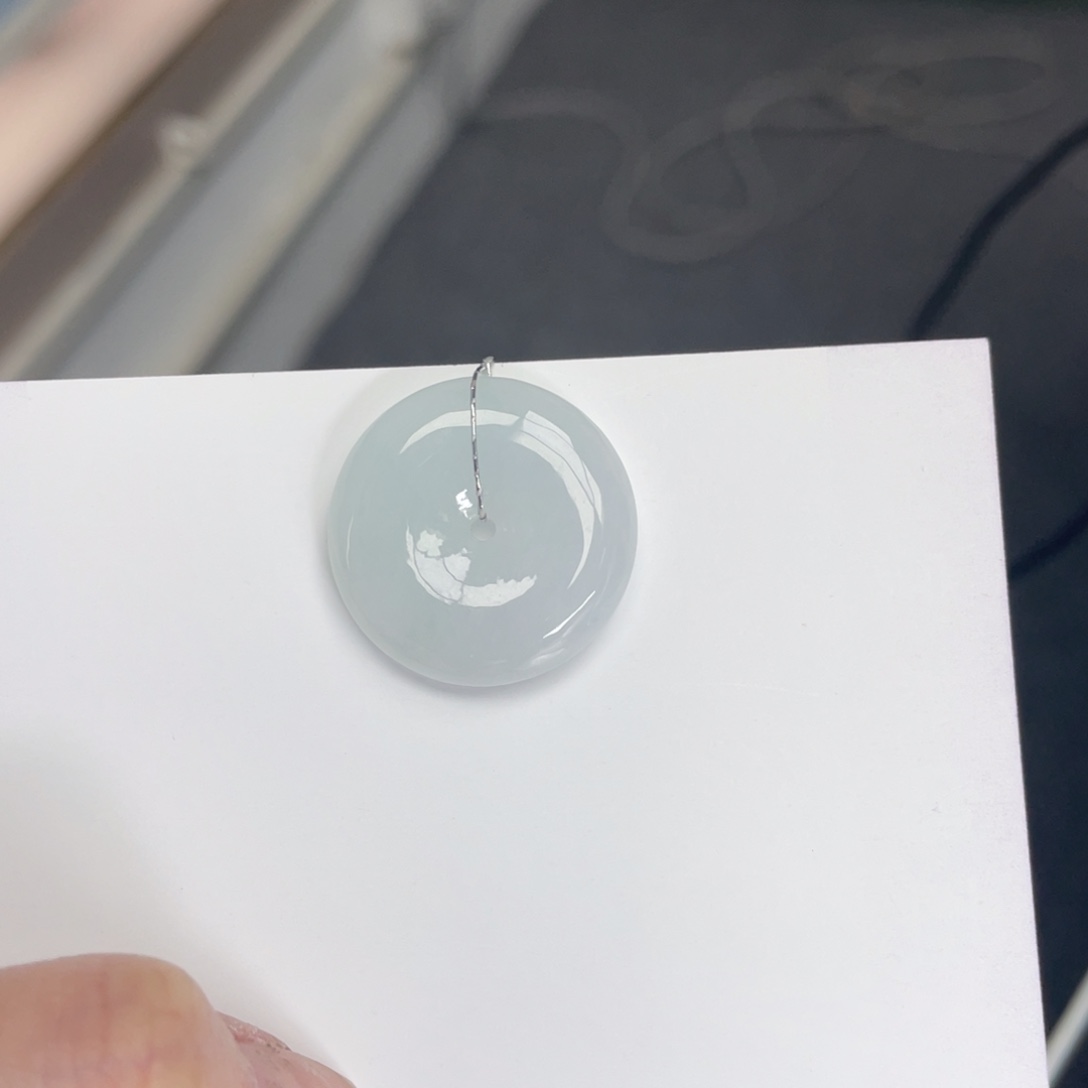 翡翠颈饰未镶嵌平安扣