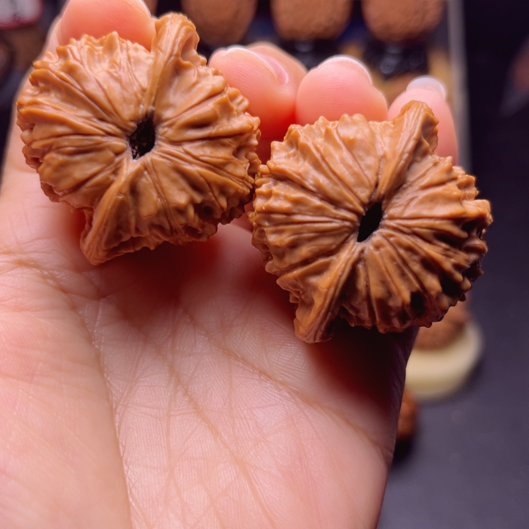 文玩核桃吊坠荷花，野生小众