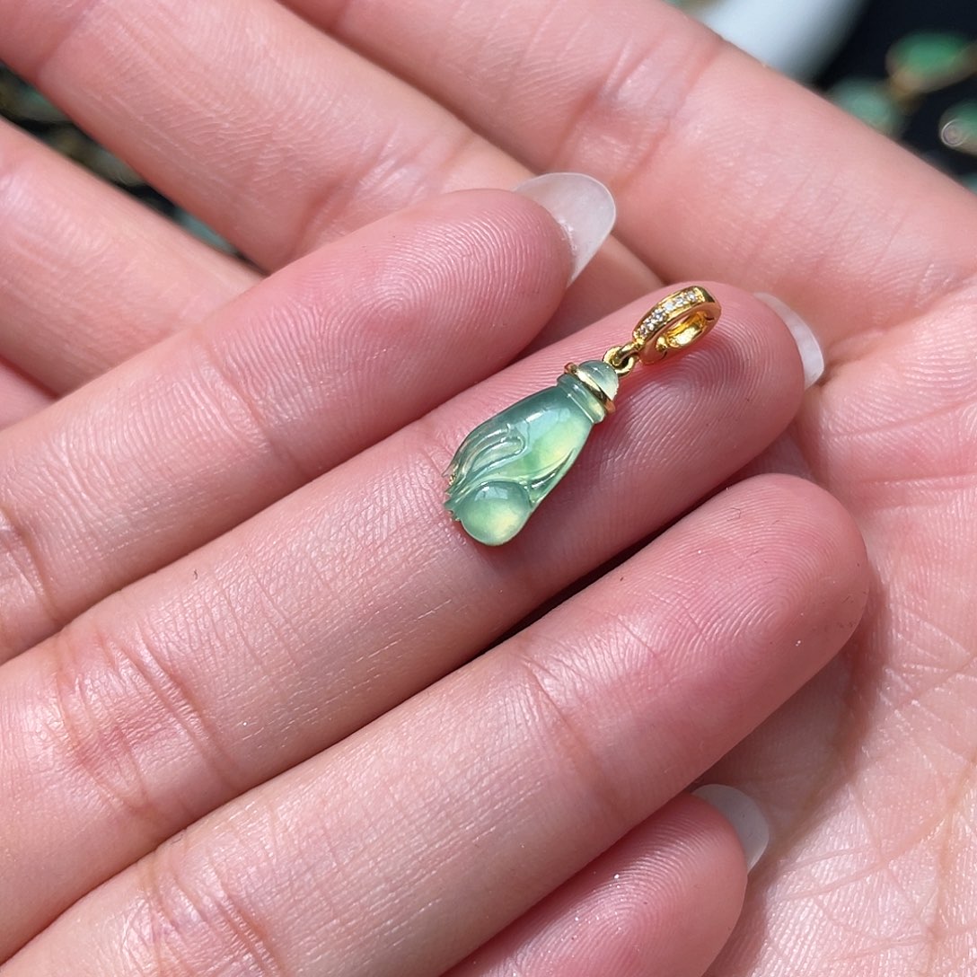 翡翠吊坠(不含链)18K金镶嵌