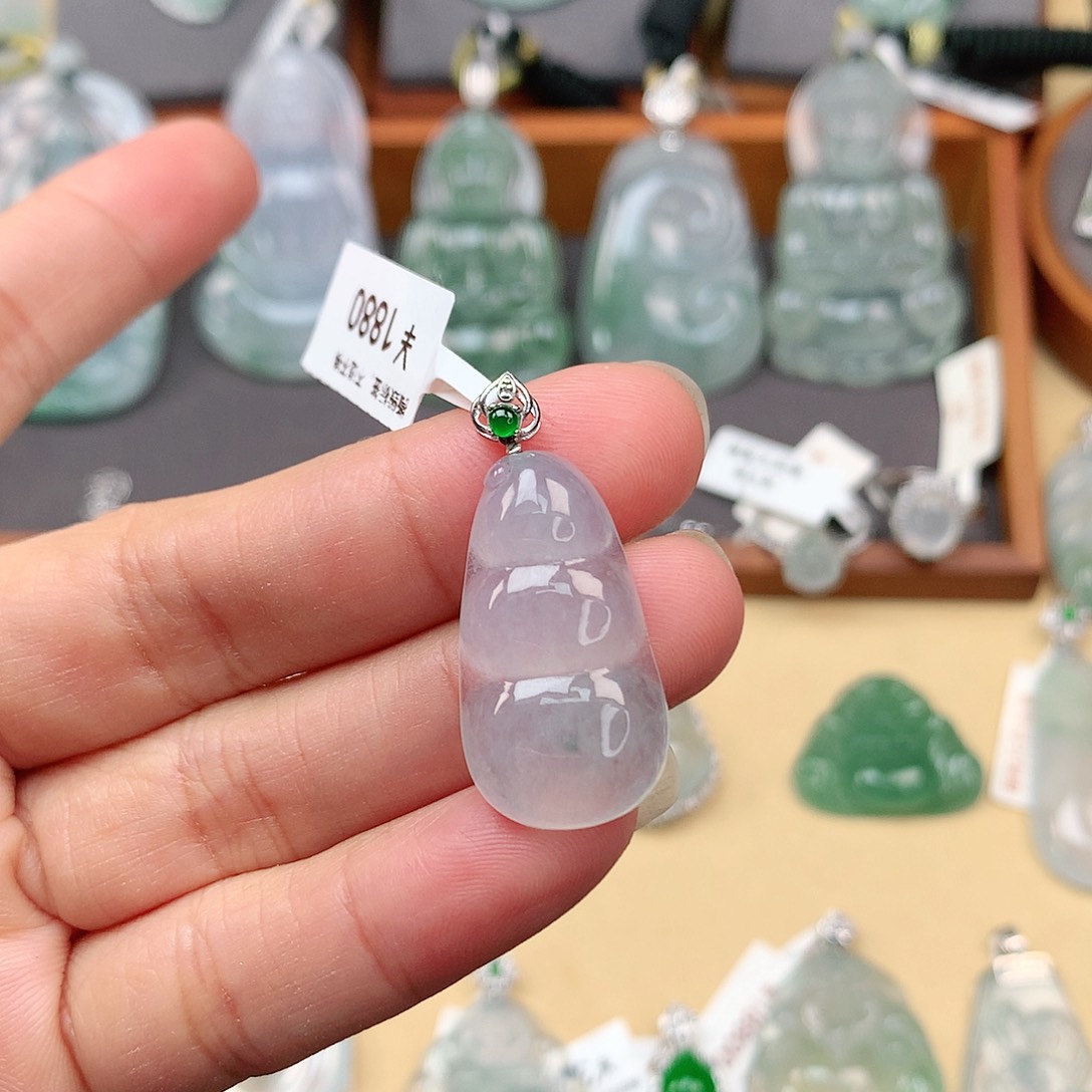 翡翠颈饰18K金镶嵌福豆