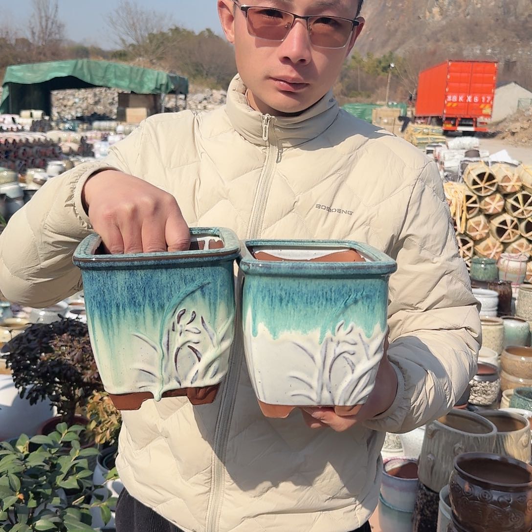 紫砂花盆口15高15（两个兰花绿