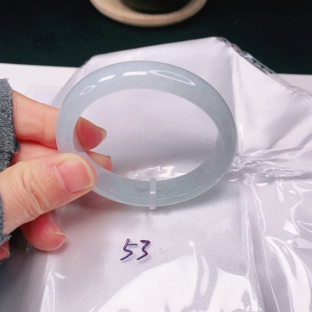 【闪购商品】翡翠手镯未镶嵌贵妃