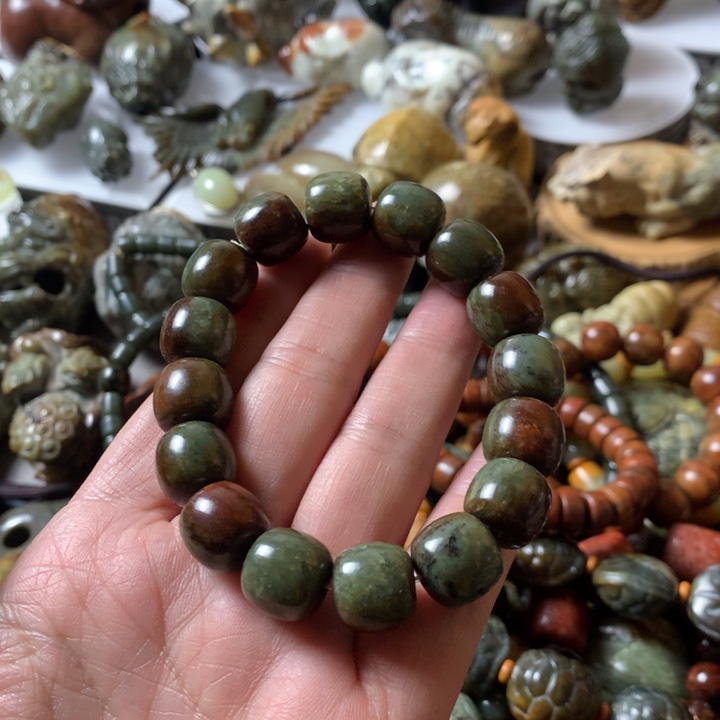 岫岩河磨玉（透闪石质玉）手链未镶嵌乐***阳