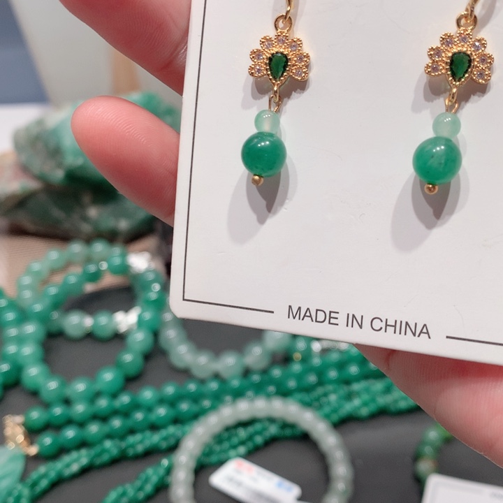 石英质玉（非洲翠）合金颈饰