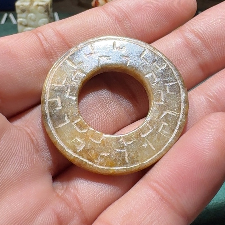 和田玉（糖玉）颈饰未镶嵌渭****司