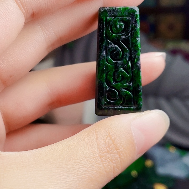 翡翠未镶嵌颈饰多样性