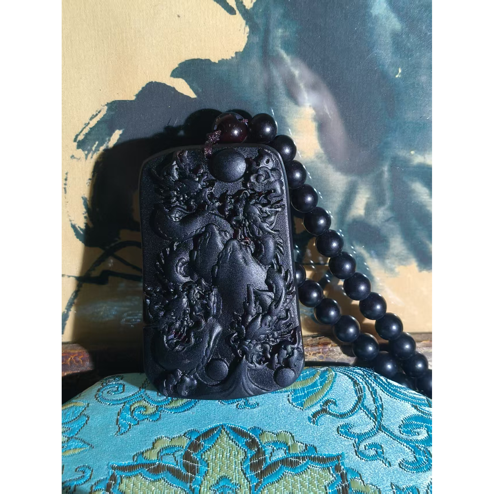 陆国风复古黑挂脖