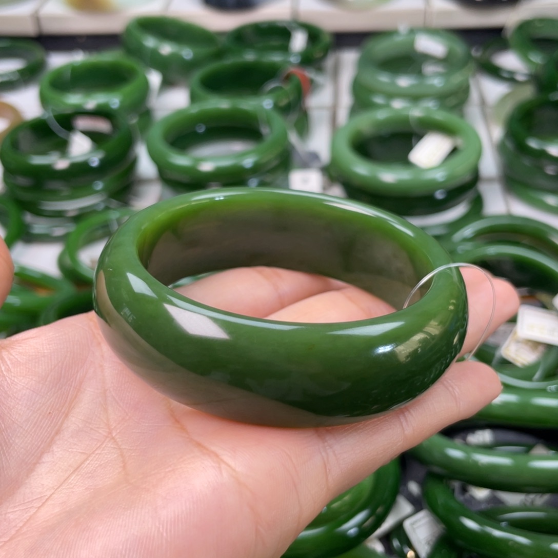 和田玉（碧玉）未镶嵌手镯