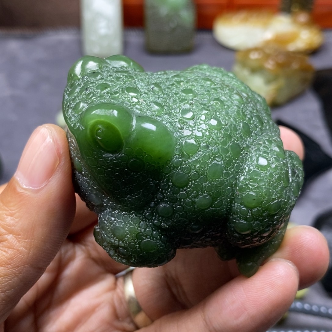 国***信和田玉未镶嵌把件