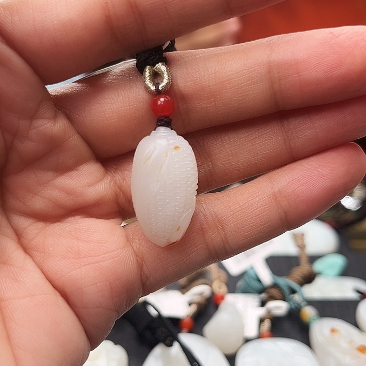 和田玉颈饰未镶嵌