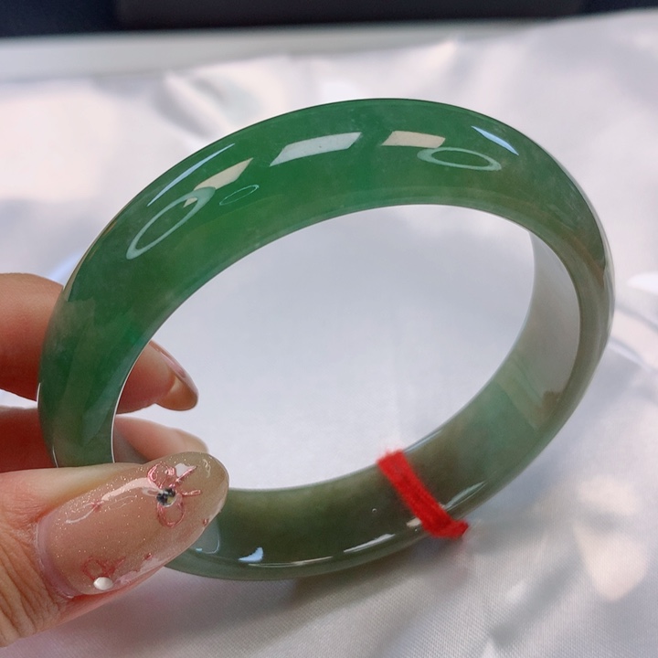 翡翠手镯未镶嵌56圈