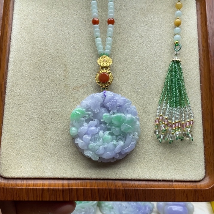 翡翠未镶嵌颈饰翡翠花牌