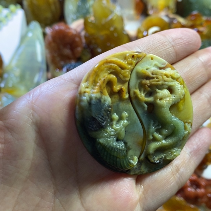 蛇纹石玉未镶嵌颈饰