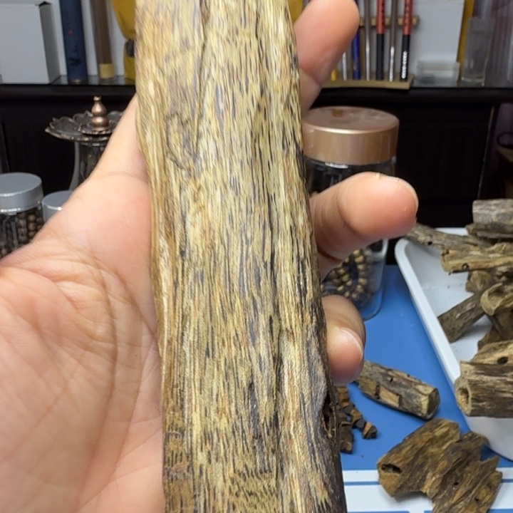 白奇乌身虫漏手把玩件87克