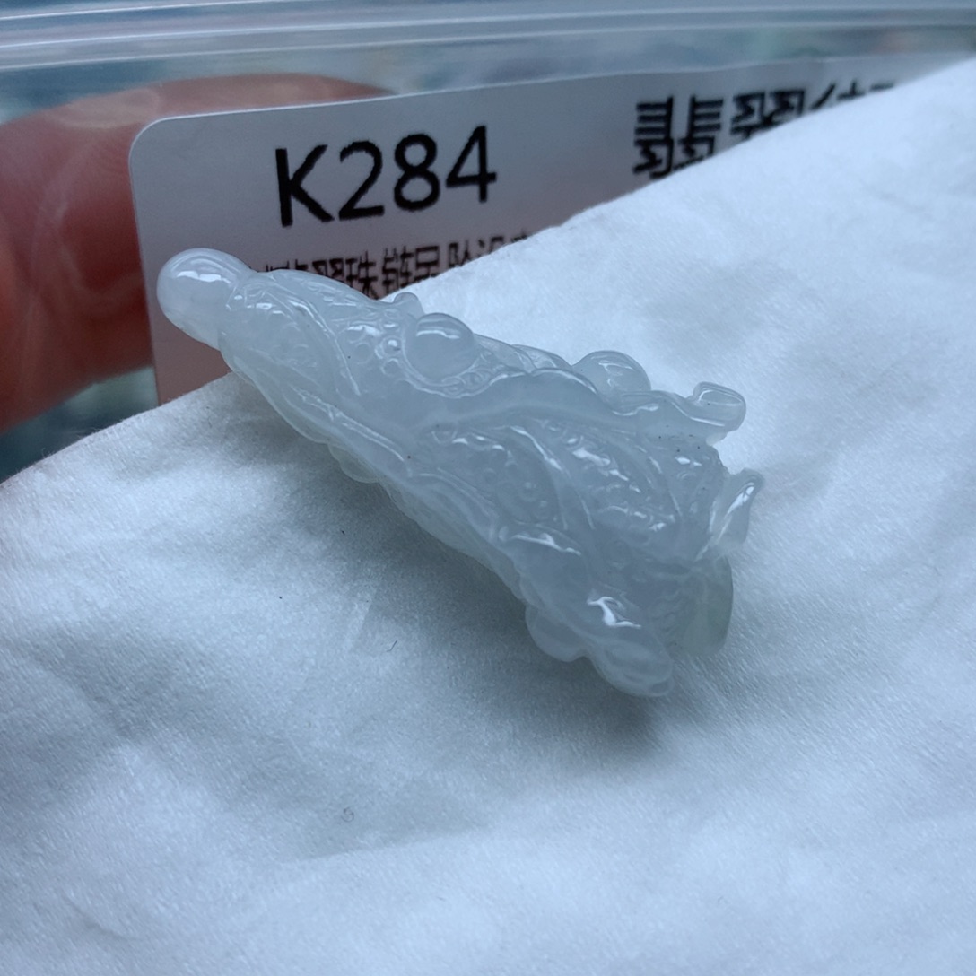 翡翠手镯未镶嵌翡翠