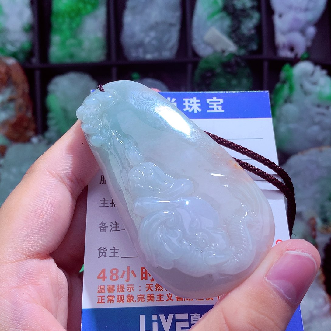 翡翠未镶嵌颈饰挂件