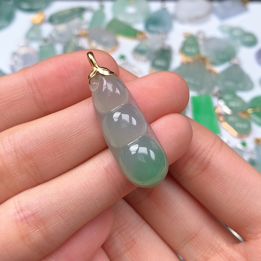 翡翠颈饰18K金镶嵌桐**?天然翡翠