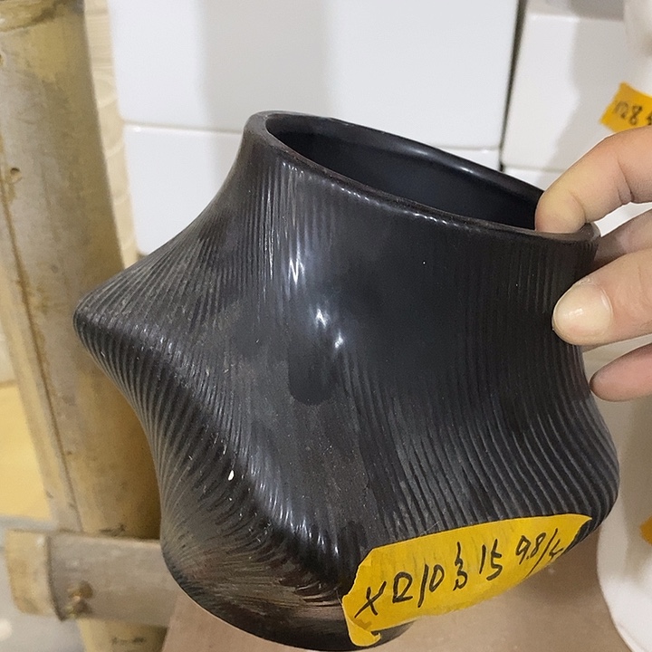 陶盆有孔 瑕疵针孔漏釉介意勿拍外口 10外高14