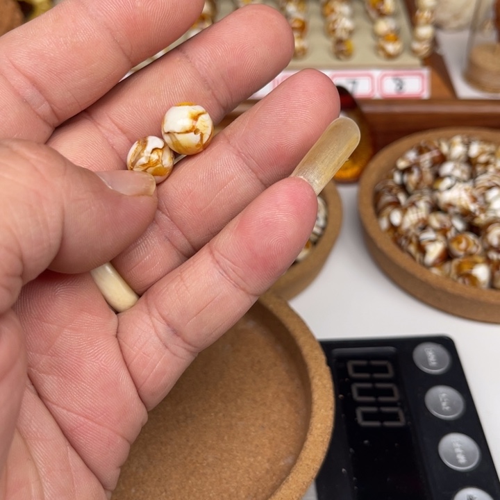 琥珀裸石未镶嵌中***.375号