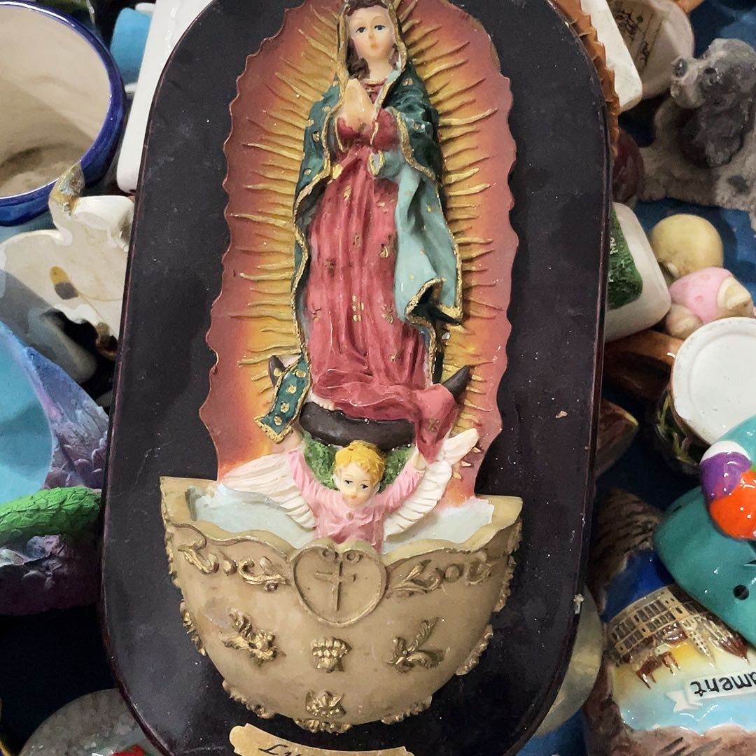 摆件   磕碰。瑕疵。        