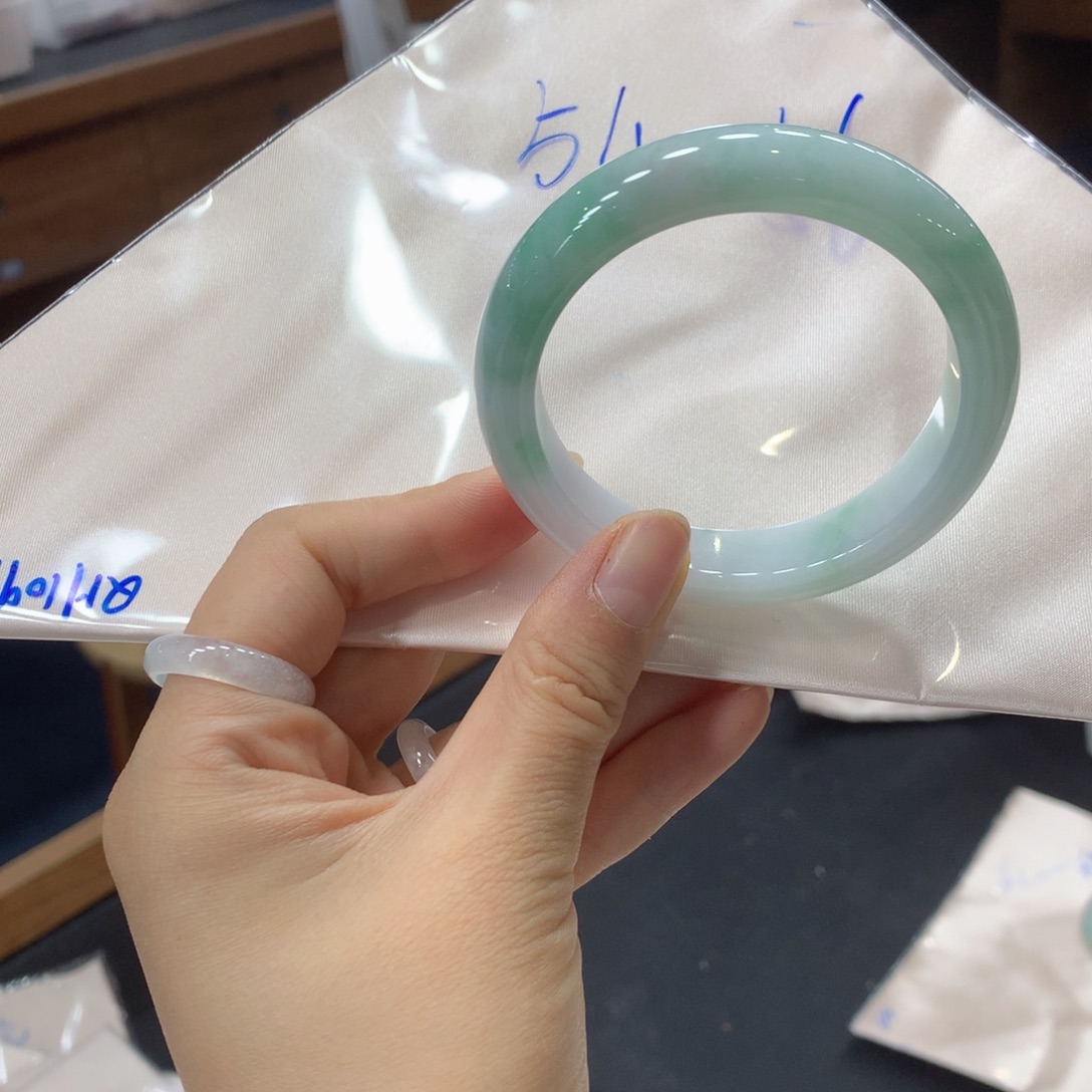 翡翠未镶嵌手镯买断