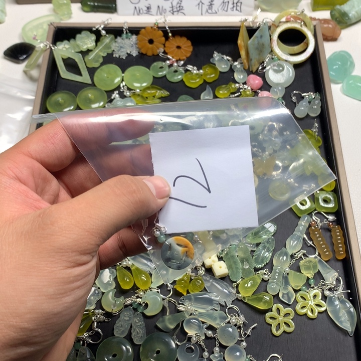 点***痣蛇纹石玉合金耳钉