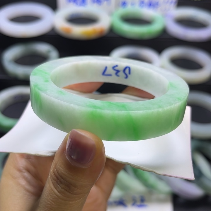 定制翡翠未镶嵌手镯