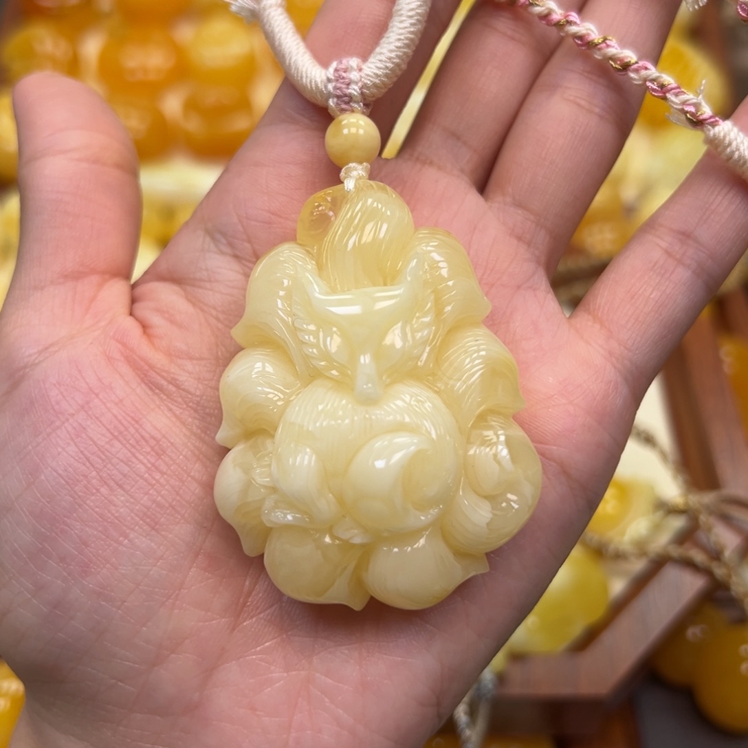 琥珀未镶嵌颈饰蜜蜡