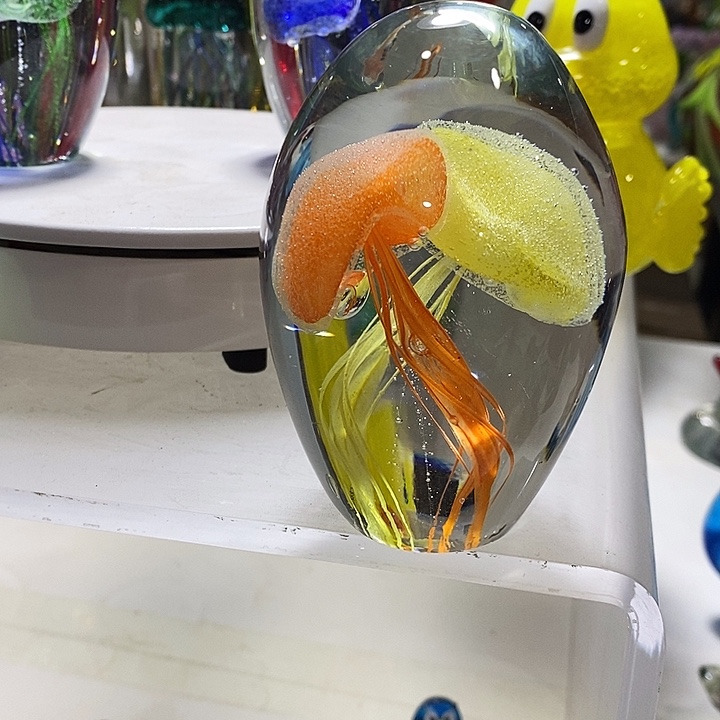 水晶水母高8厘米宽8厘米