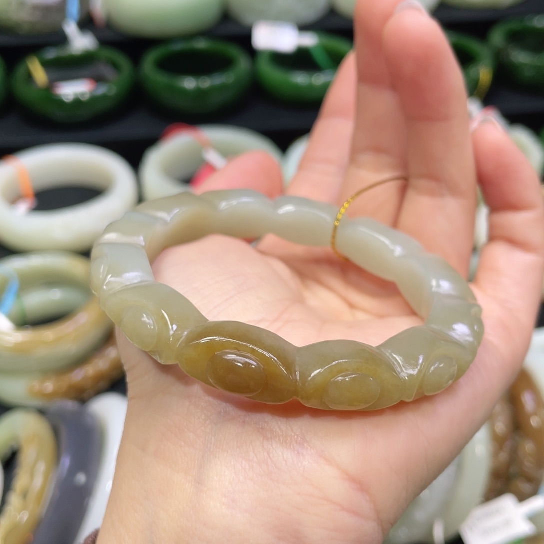 未镶嵌手镯和田玉64