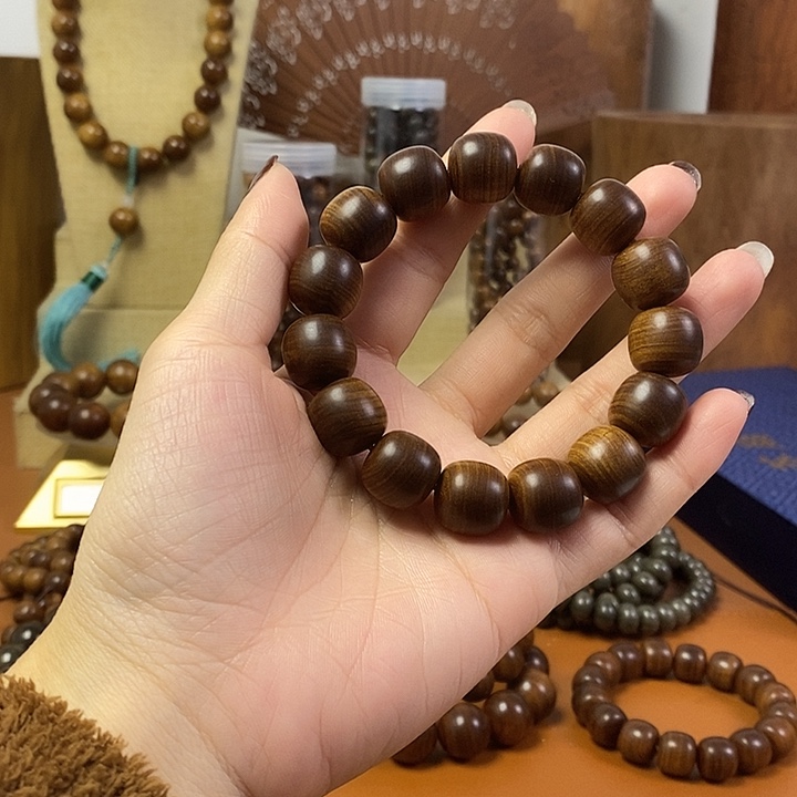 老山檀香黑肉沉水桶珠1.5手串