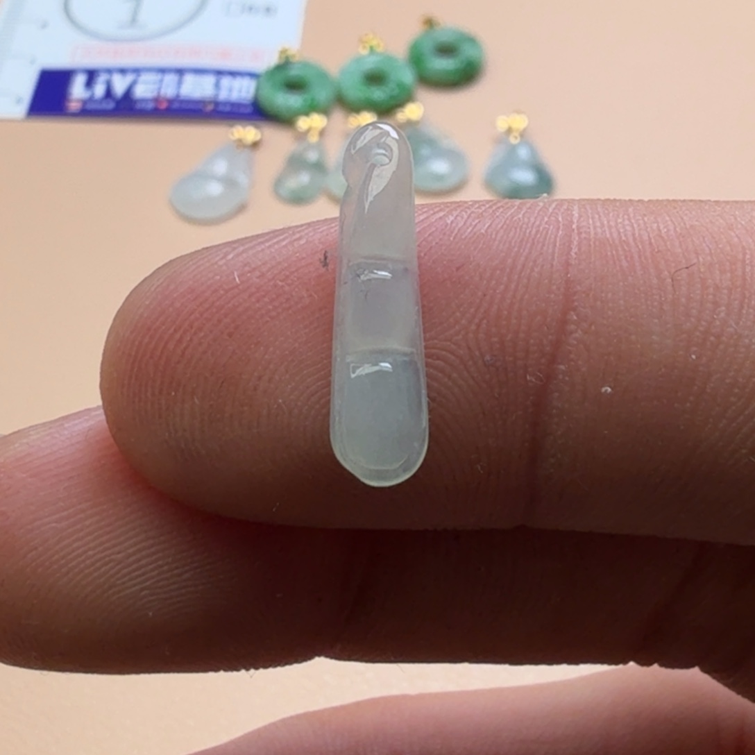 翡翠未镶嵌颈饰33