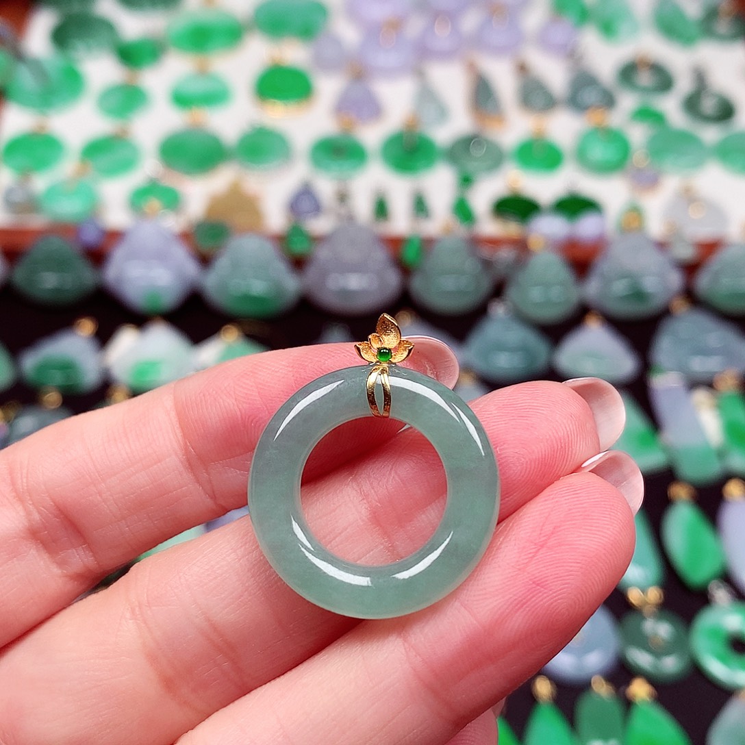 翡翠18K金镶嵌颈饰