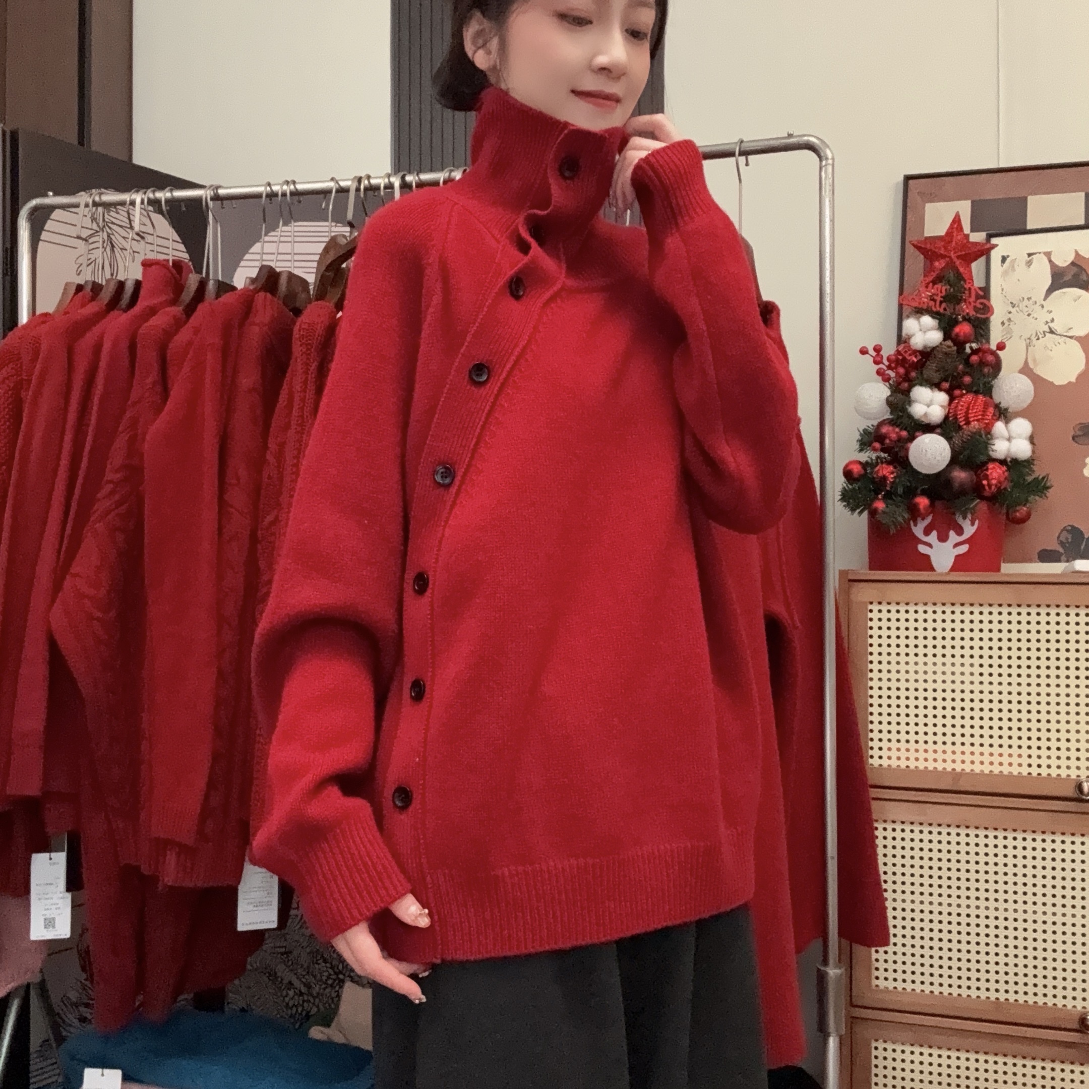 IXIAN女装-冬季中长款宽松保暖百搭全羊毛韩版高领时尚斜扣毛衣