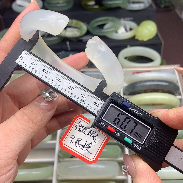 蛇纹石玉手镯未镶嵌495