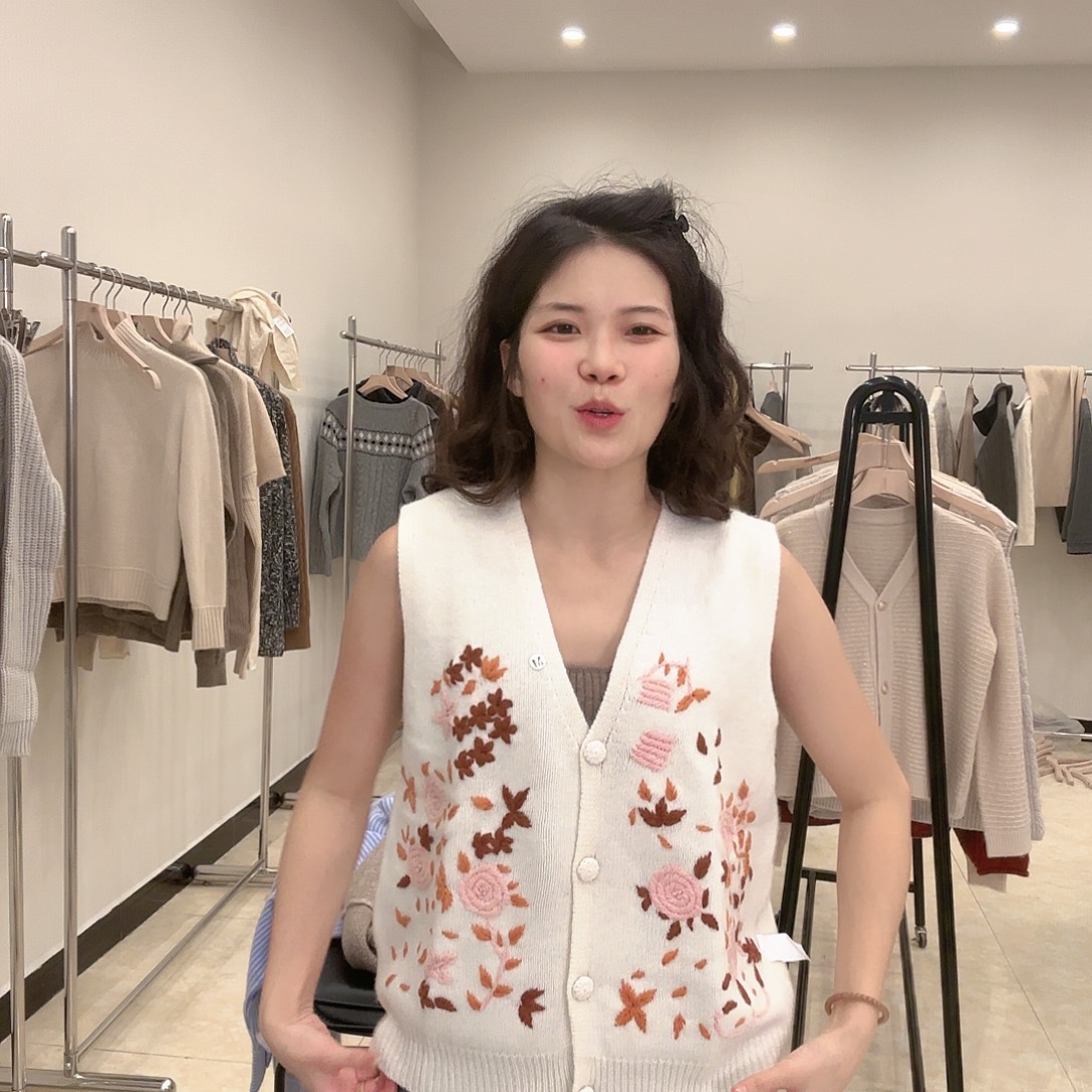 山羊绒手绣马甲重工山羊绒