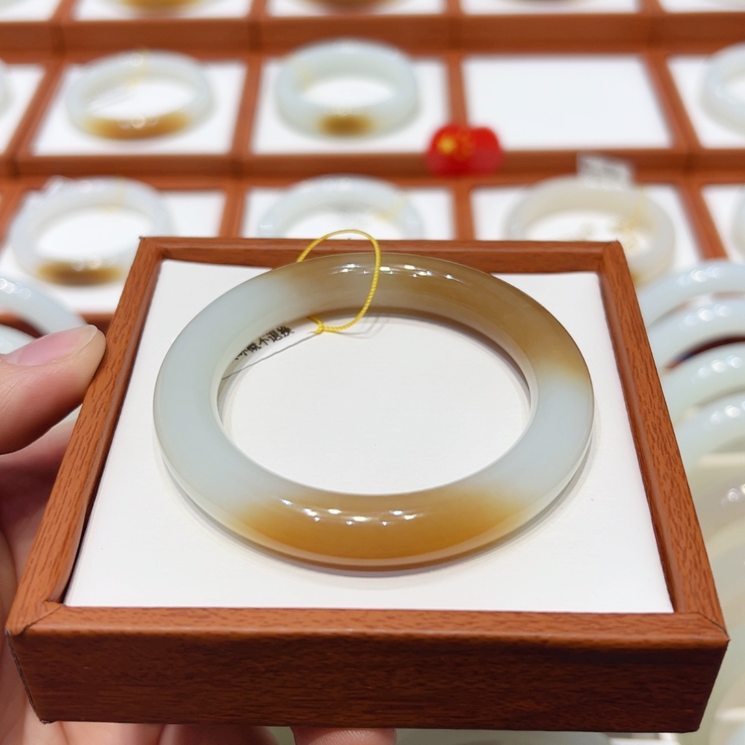 和田玉手镯未镶嵌且末天地糖