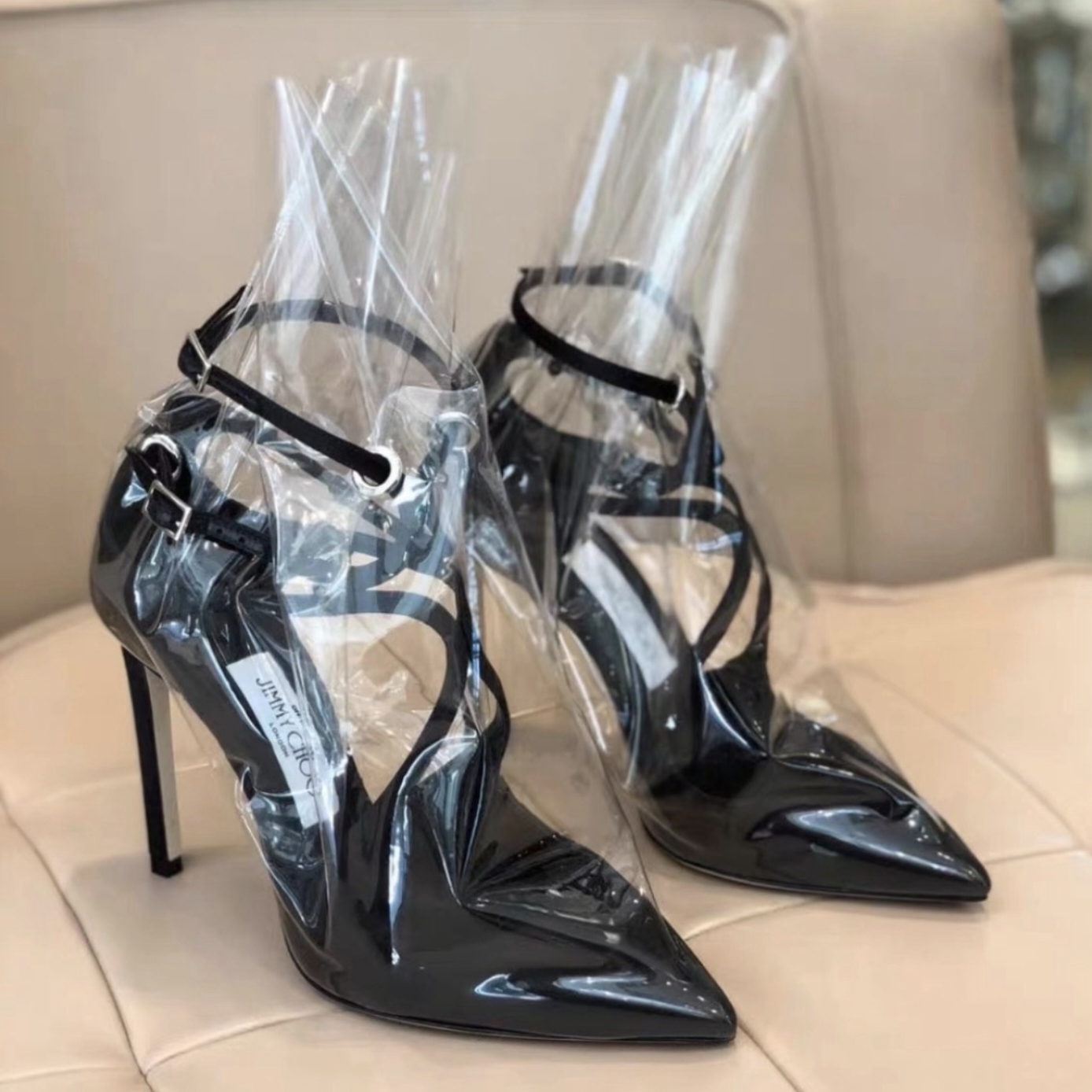 99新 JIMMY CHOO/吉米周 蔚蓝/ 黑色透明雨衣 高跟鞋