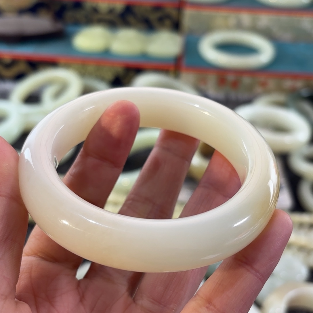 牵****和田玉（糖玉）未镶嵌颈饰