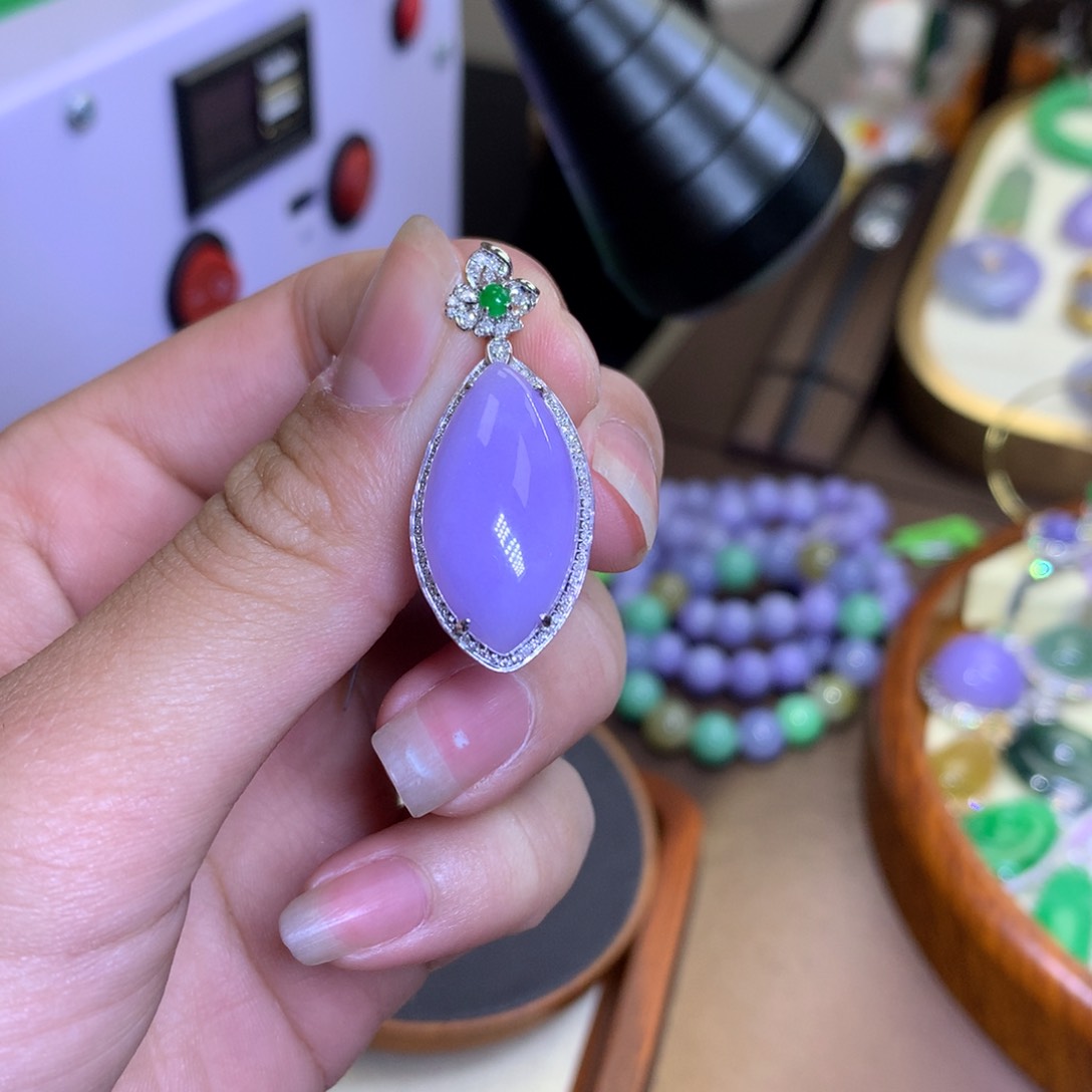 翡翠18K金镶嵌颈饰翡翠