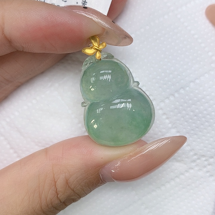 颈饰18K金镶嵌翡翠