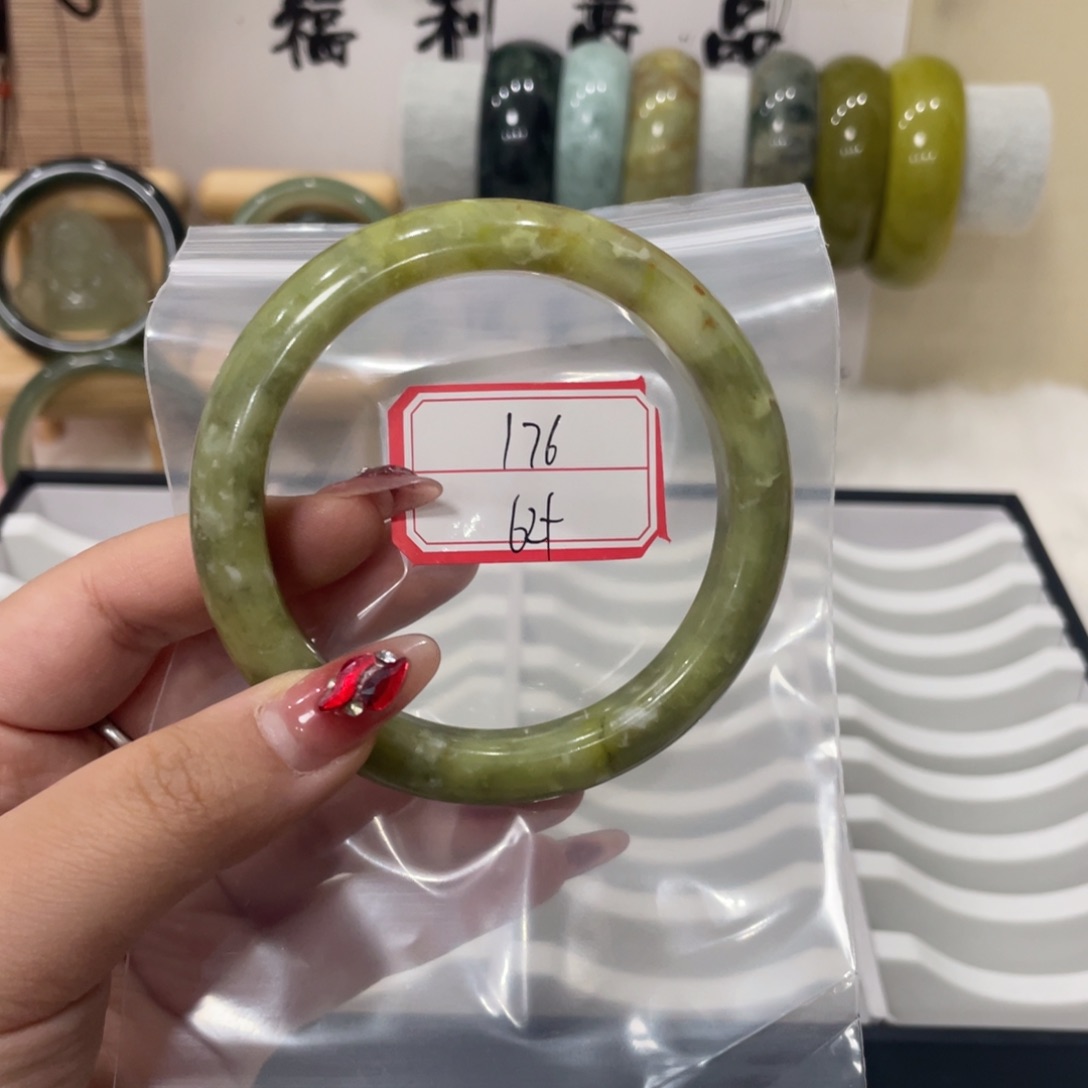 蛇纹石玉手镯未镶嵌